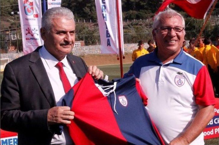 Barış Güvercinleri Bu Kez Selçuk Efes Spor Tesislerinden Uçuruldu G3