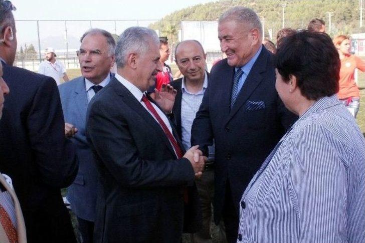 Barış Güvercinleri Bu Kez Selçuk Efes Spor Tesislerinden Uçuruldu G5