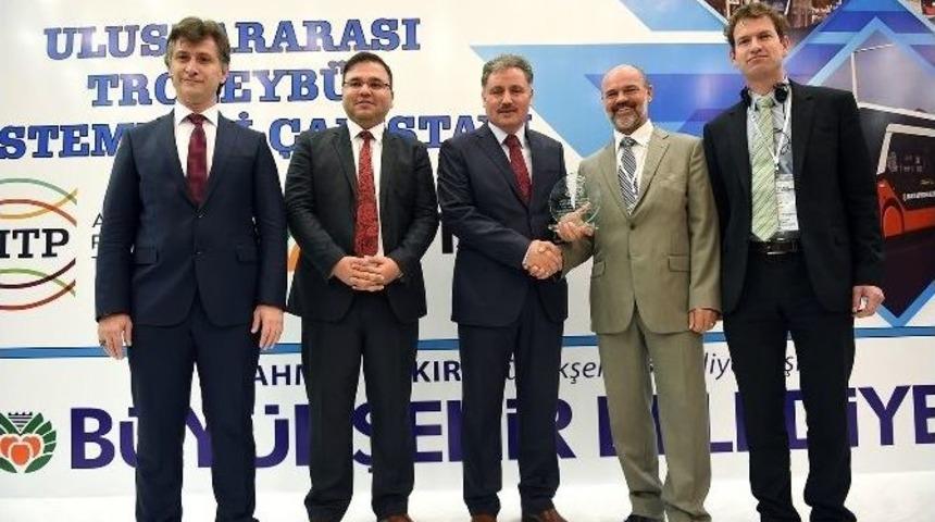 Uluslararası Troleyb&uuml;s Sistemleri &Ccedil;alıştayı&rsquo;na &Ouml;vg&uuml; Yağdı