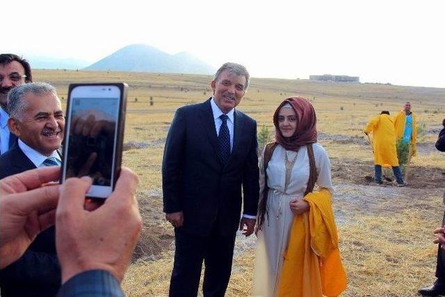 11. Cumhurbaşkanı Abdullah Gül Hatıra Ormanına Ağaç Dikti