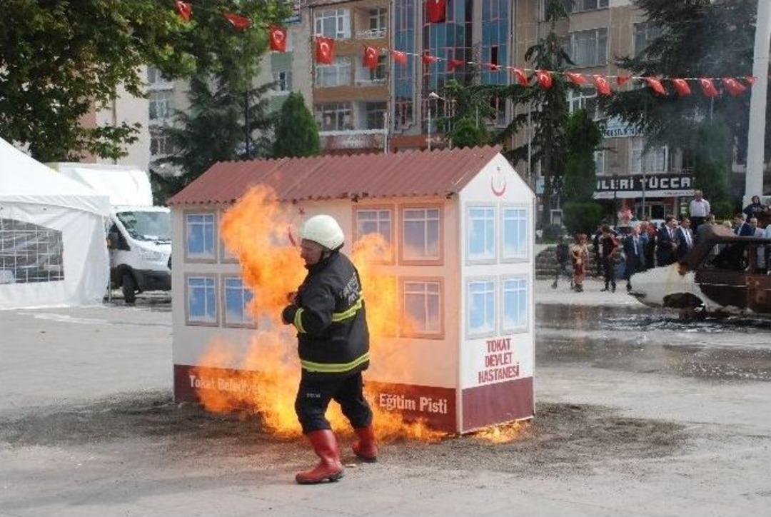 80 Yaşındaki Emekli İtfaiyeciyi Duygulandıran Tatbikat