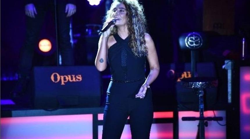 Sıla İzmir&rsquo;de Hayranları İle Buluştu