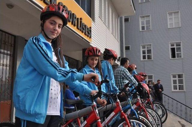Hareketli Yaşam Projesi Kapsamında Bisiklet Dağıtıldı