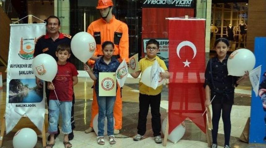 Piazza&rsquo;da Yangına Karşı Bilgilendirme Standı B&uuml;y&uuml;k İlgi G&ouml;rd&uuml;