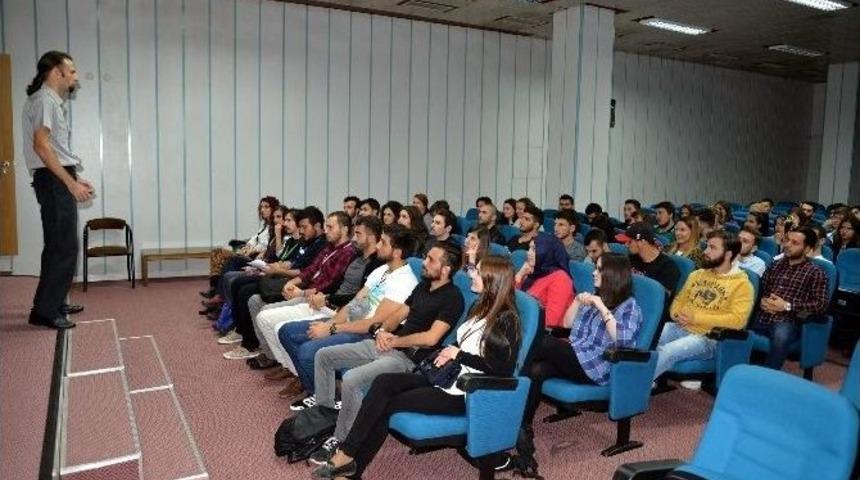 Yabancı &Ouml;ğrencilere &Uuml;niversite Desteği