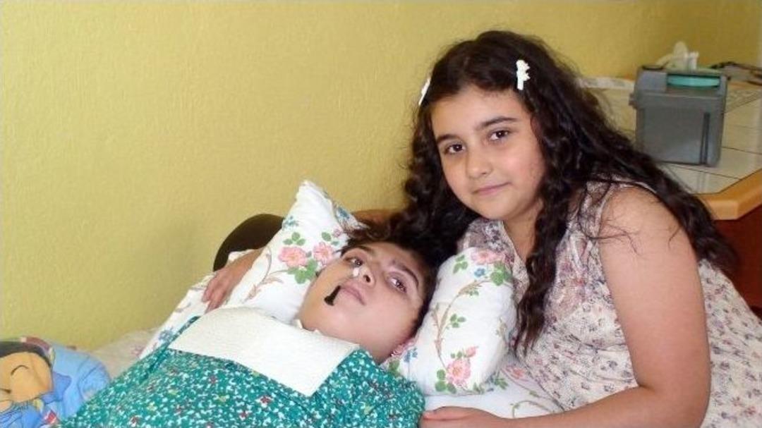 14 Yaşındaki Engelli G&uuml;lce Burnundan Besleniyor