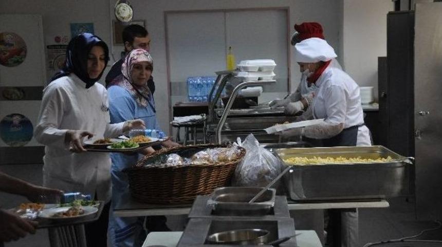 Devlet Hastanesi&rsquo;nde Makarna Şov