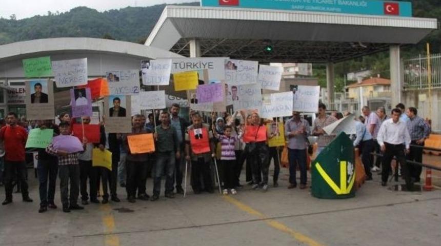 Sarp Sınır Kapısı&rsquo;nda Mağdur Eylemi&hellip;