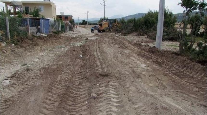 Korkuteli Akyar&rsquo;da Yol &Ccedil;alışması