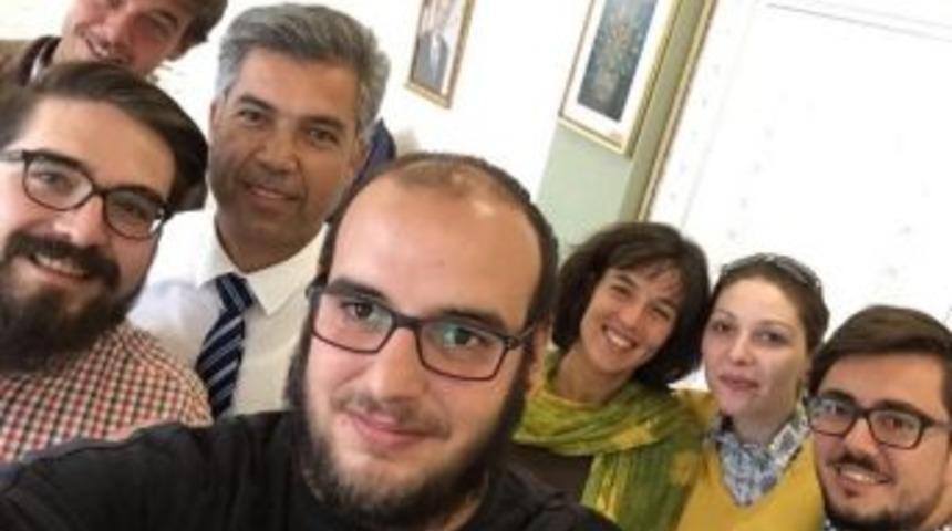 Gen&ccedil;lerden Valiyle &Ouml;z&ccedil;ekim