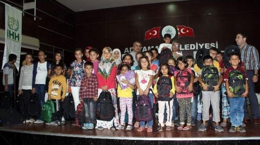 İhh, &Ccedil;ocukları Okul Sezonunda Da Sevindirdi