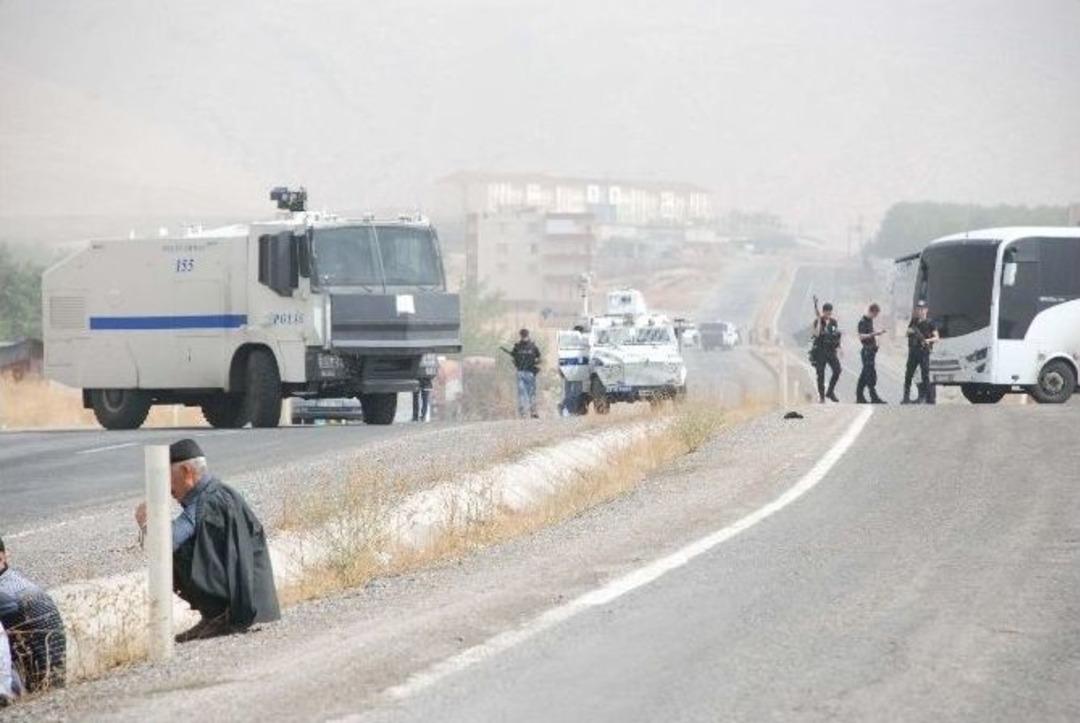 Silvan&rsquo;a Girmek İsteyen Gruba Polis M&uuml;dahale Etti
