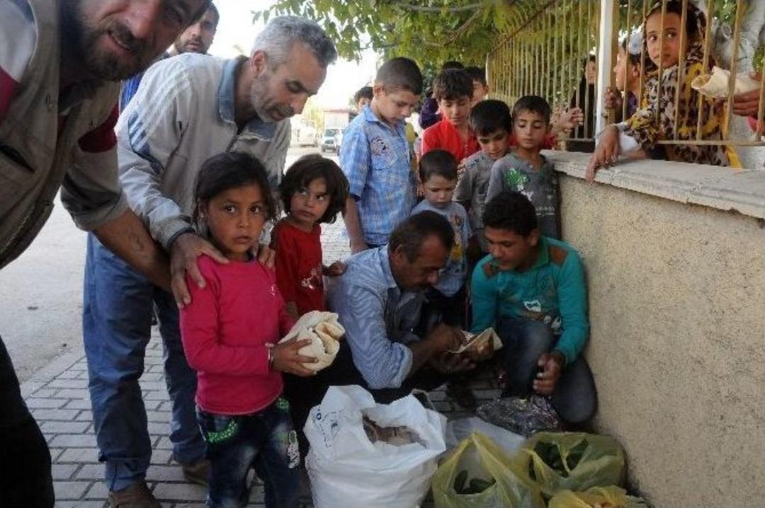 M&uuml;ltecilerin Cami Avlusunda Yaşam M&uuml;cadelesi