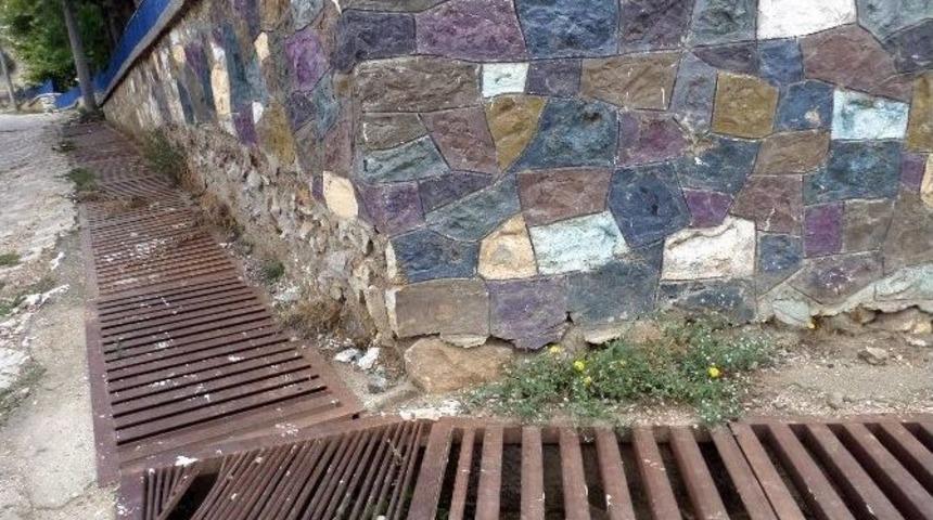 Trilye&rsquo;de &Ccedil;eşmelerden Bir Senedir Su Akmıyor