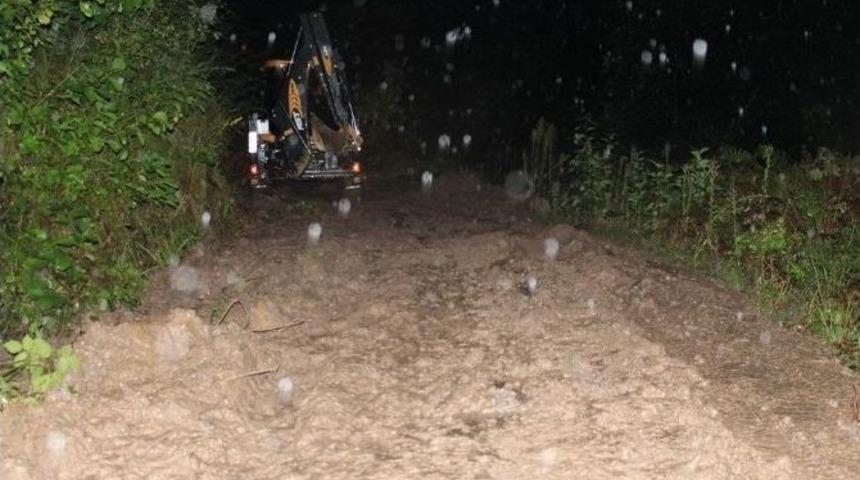Rize&rsquo;de Sağanak Yağış Hasarlara Yol A&ccedil;tı