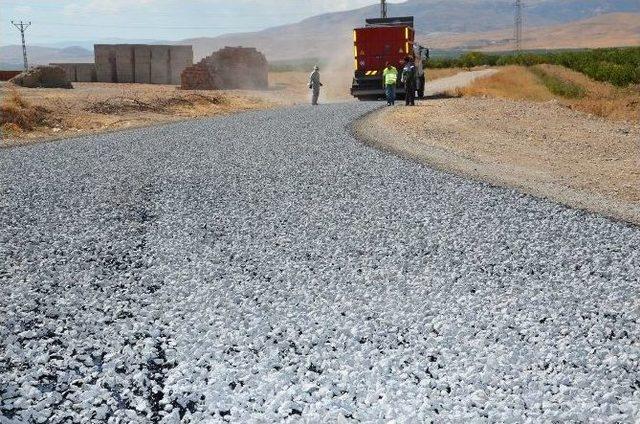 Tohma Mahallesinde Yol Çalışmaları Devam Ediyor