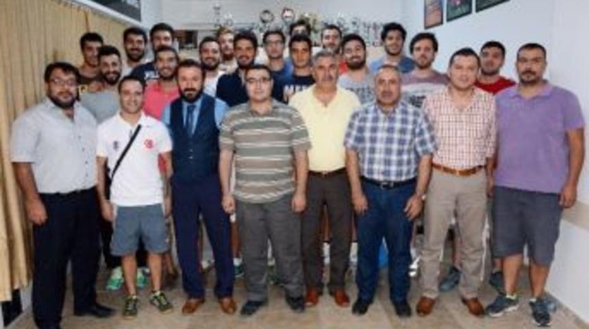 Aksaray Belediye Spor Kul&uuml;b&uuml; Basketbol Takımında Toplu İmza T&ouml;reni