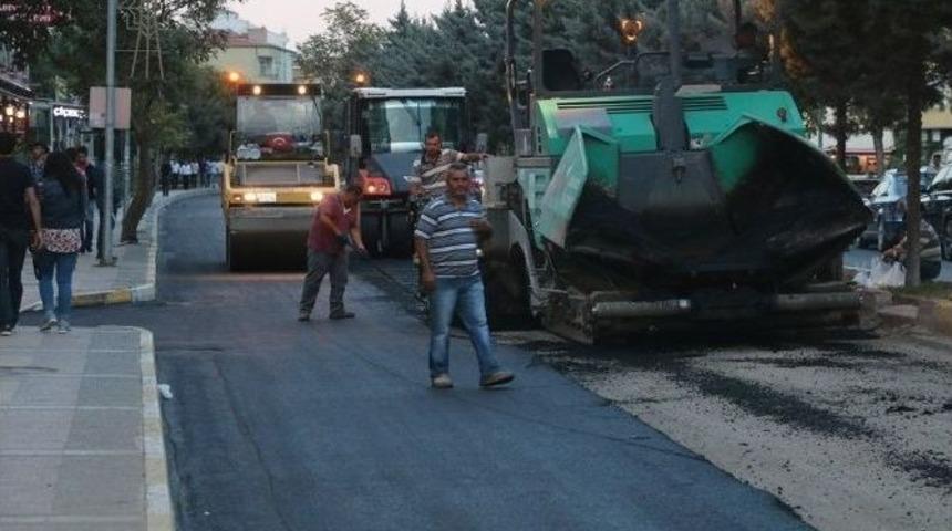 Aksaray&rsquo;da Yolu Asfaltlanan Cadde Pırıl Pırıl Oldu