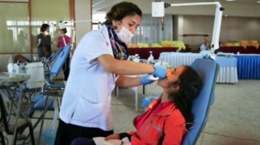 En B&uuml;y&uuml;k Sorunları Diş Sağlığı Olan Zihinsel Engellilere &Uuml;cretsiz Diş Taraması Yaptılar