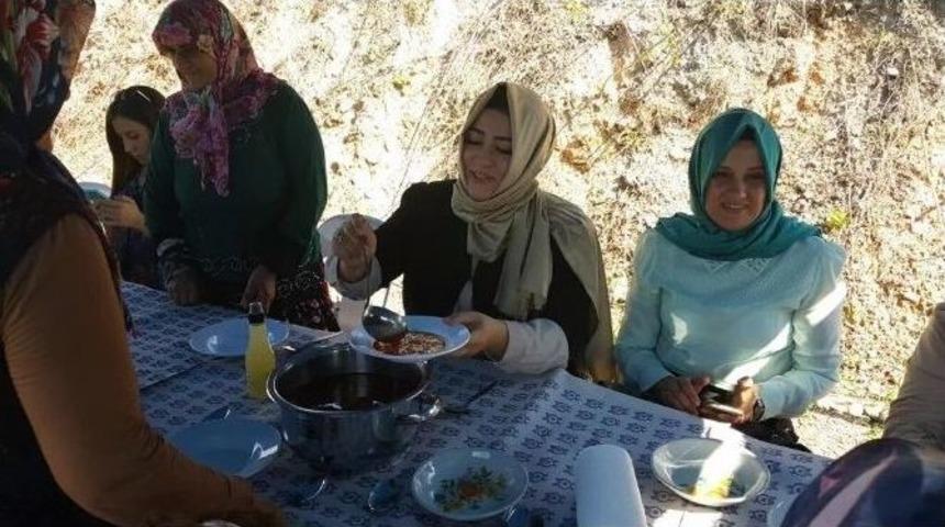 Ak Partili Sena Nur &Ccedil;elik