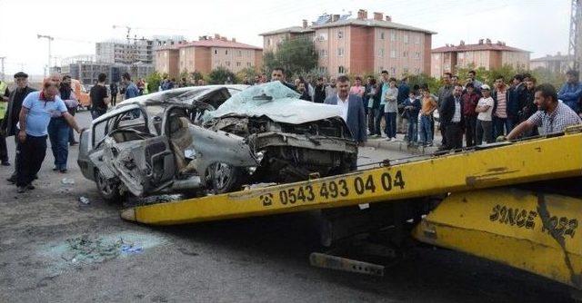Ağrı&rsquo;da Otomobille Otob&uuml;s &Ccedil;arpıştı: 22 Yaralı 1