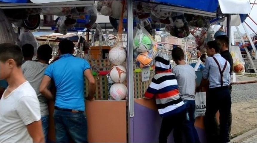 Alaplı&rsquo;da Lunepark Gen&ccedil;lerin Eğlencesi Oldu