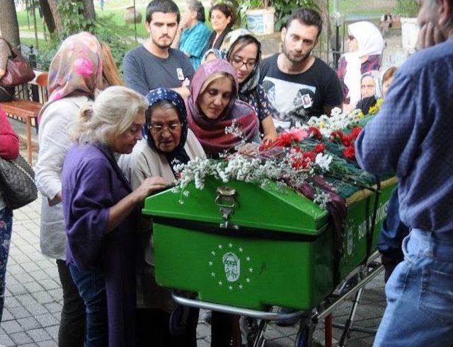 Tek Kurşunla İntihar Eden 2 Kişiden Genç Kız Bursa’da Toprağa Verildi