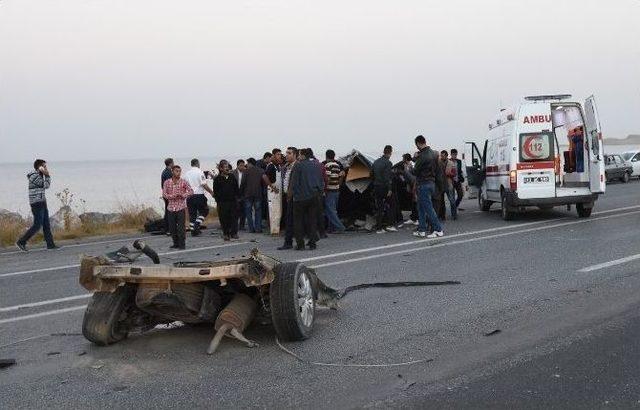 Ahlat’ta Trafik Kazası: 16 Yaralı