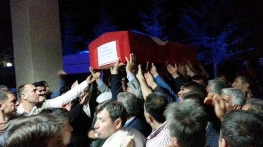 Şehit Polisin Cenazesi Baba Ocağında