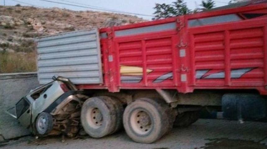 Ankara&rsquo;da Trafik Kazası: 3 &Ouml;l&uuml;, 5 Yaralı