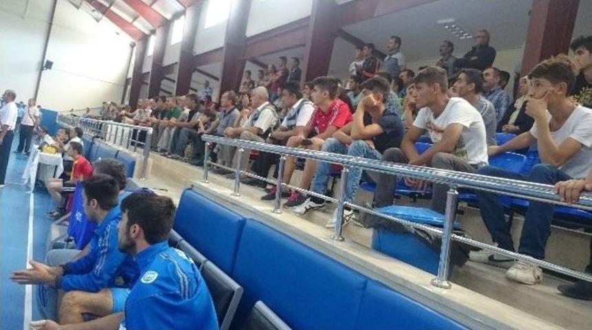 Develi&rsquo;de Voleybol Turnuvası D&uuml;zenledi
