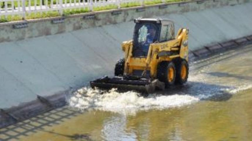 G&ouml;lbaşı&rsquo;nda Su Kanalları Temizleniyor