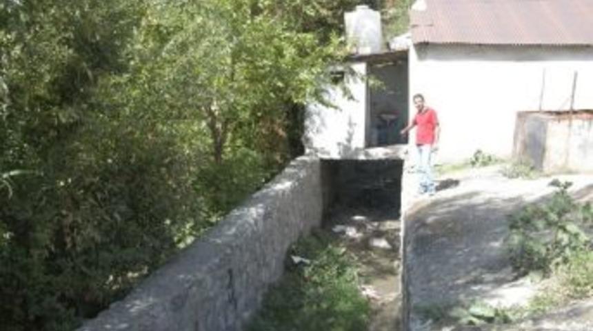 Hakkari&rsquo;deki Dere Yatakları Kirletiliyor