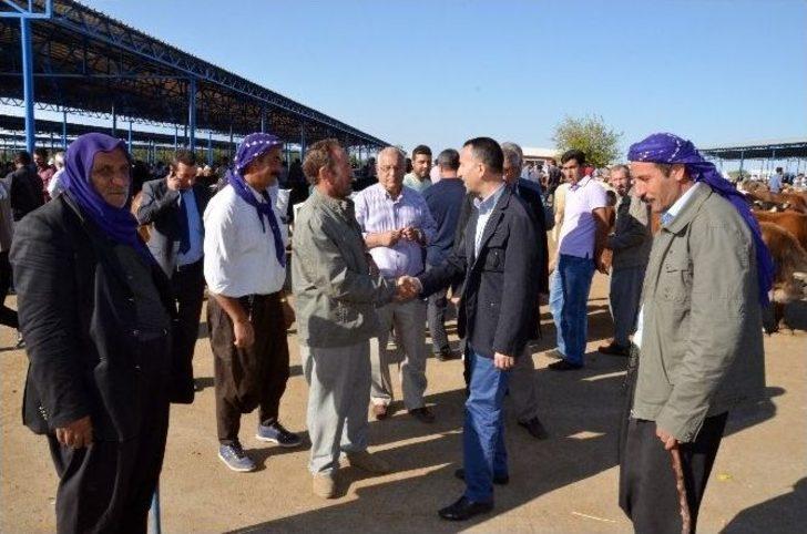 Belediye Başkanı Yılmaz, Hayvan Pazarı Esnafını Ziyaret Etti G4