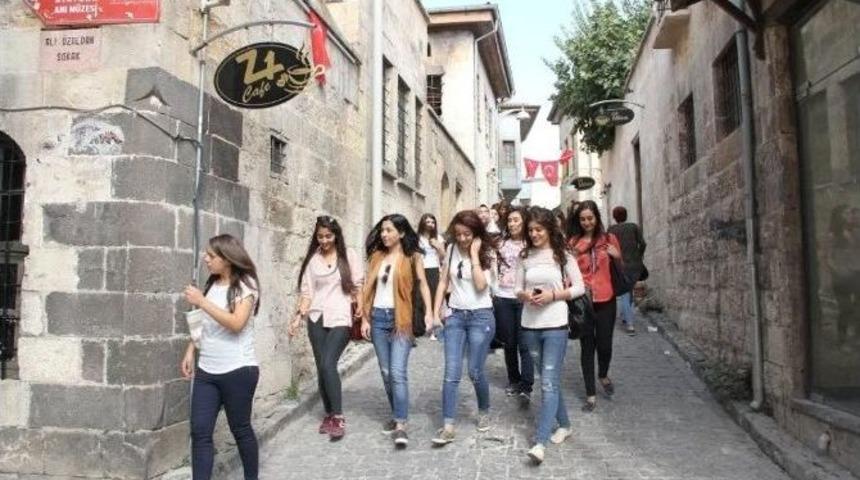 &Uuml;niversite &Ouml;ğrencilerine Oryantasyon Gezileri