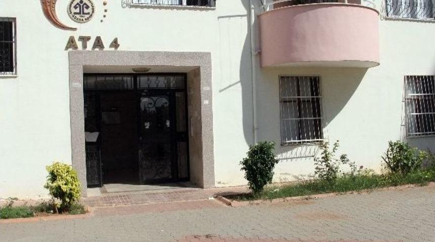 Polis, İntihar Eden 12 Yaşındaki Kızın Ailesini Tespit İ&ccedil;in Tek Tek Zile Bastı