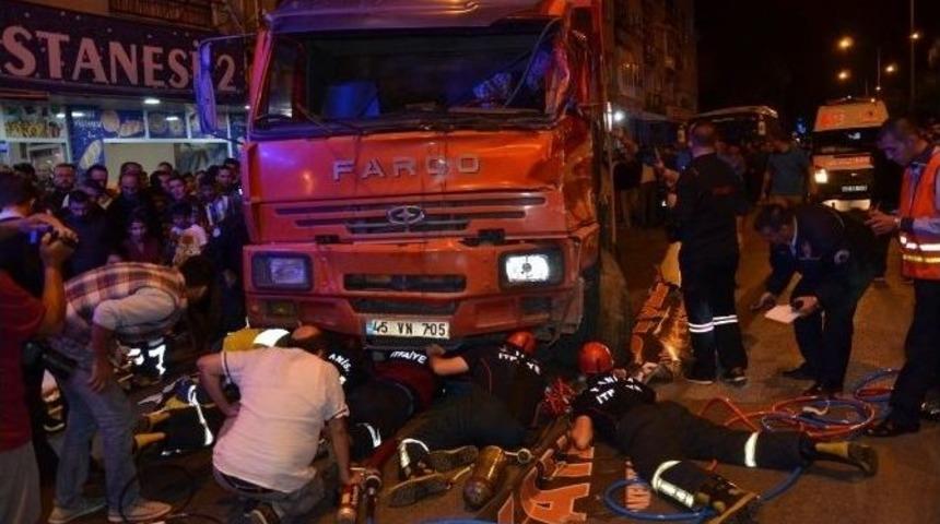 Manisa&rsquo;da Feci Kaza: 1 &Ouml;l&uuml;, 3 Yaralı