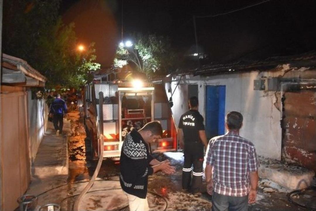 Ayrı Yaşadığı Eşinin Evini Yakan Kişi 3 Evi K&uuml;le &Ccedil;evirdi