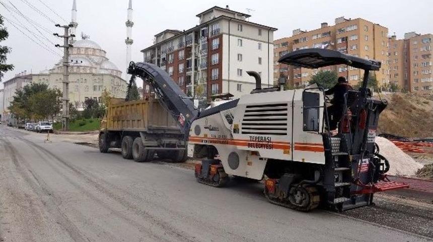 Fen İşleri Ekipleri Bozulan Asfalt Yolları Yeniliyor