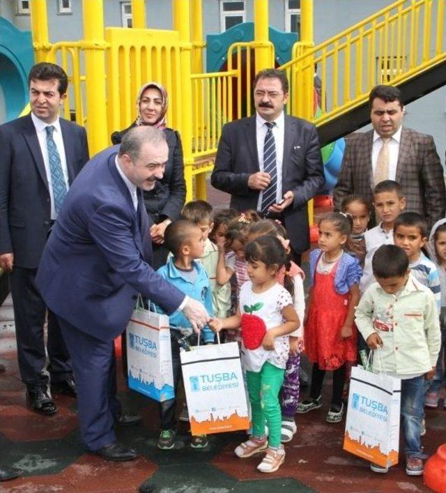 Tuşba Belediyesi’nden Okullara Oyun Parkları