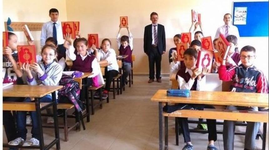 Hisarcık Anadolu Hatip Lisesi, Ortaokul &Ouml;ğrencilerine Kur&rsquo;an-ı Kerim Hediye Etti