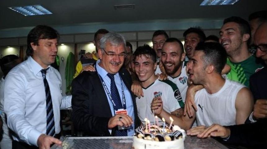 Recep B&ouml;l&uuml;kbaşı&rsquo;na S&uuml;rpriz Doğum G&uuml;n&uuml;