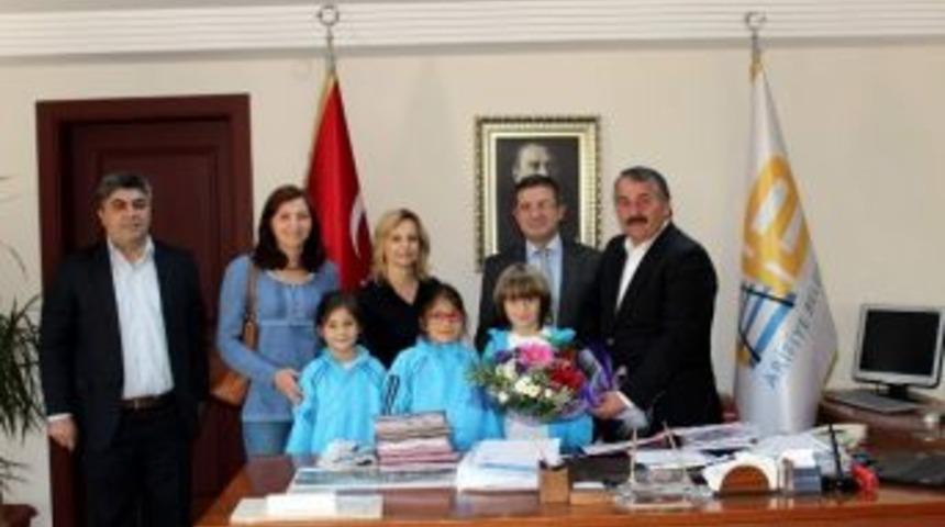 Arifiyeli Minik &Ouml;ğrencilerden Başkan Karakulluk&ccedil;u&rsquo;ya Ziyaret