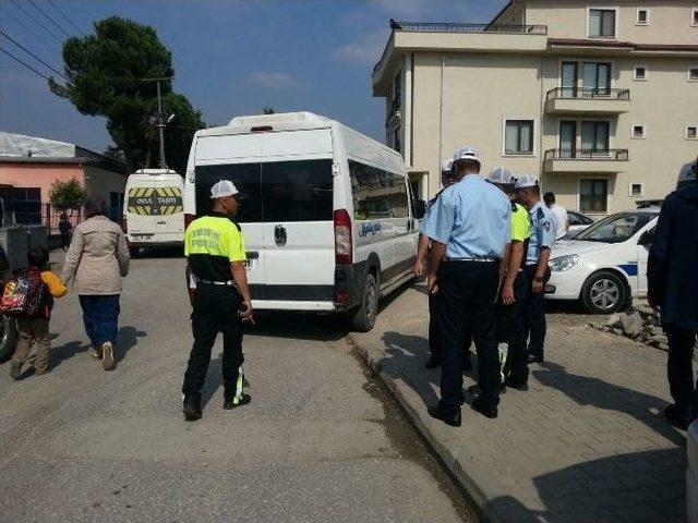 Okul Servislerine Zabıta Ve Polis’ten Denetim