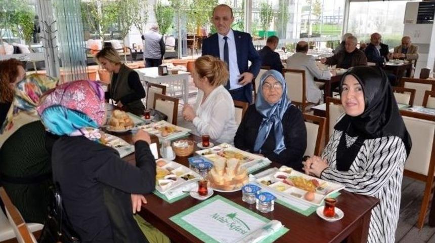 Başkan &Ouml;zt&uuml;rk, Erenler&rsquo;in Muhtarlarını Ağırladı