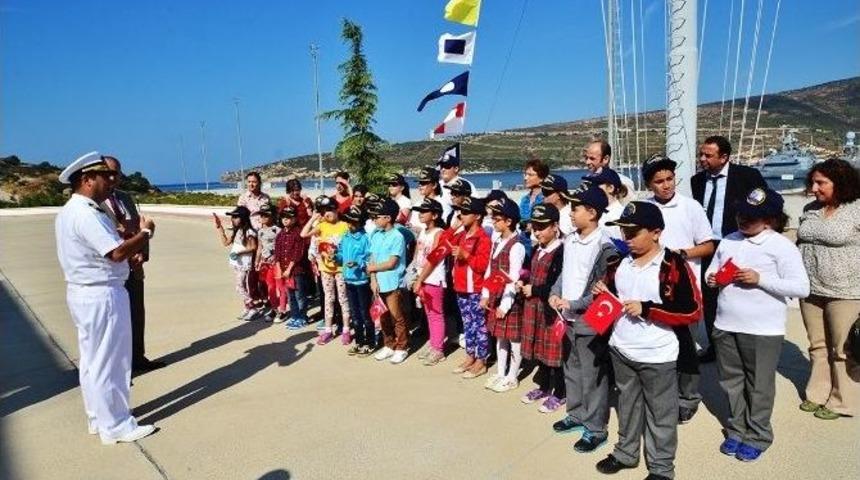 Minikler Fo&ccedil;a&rsquo;da Savaş Gemilerini Gezdi