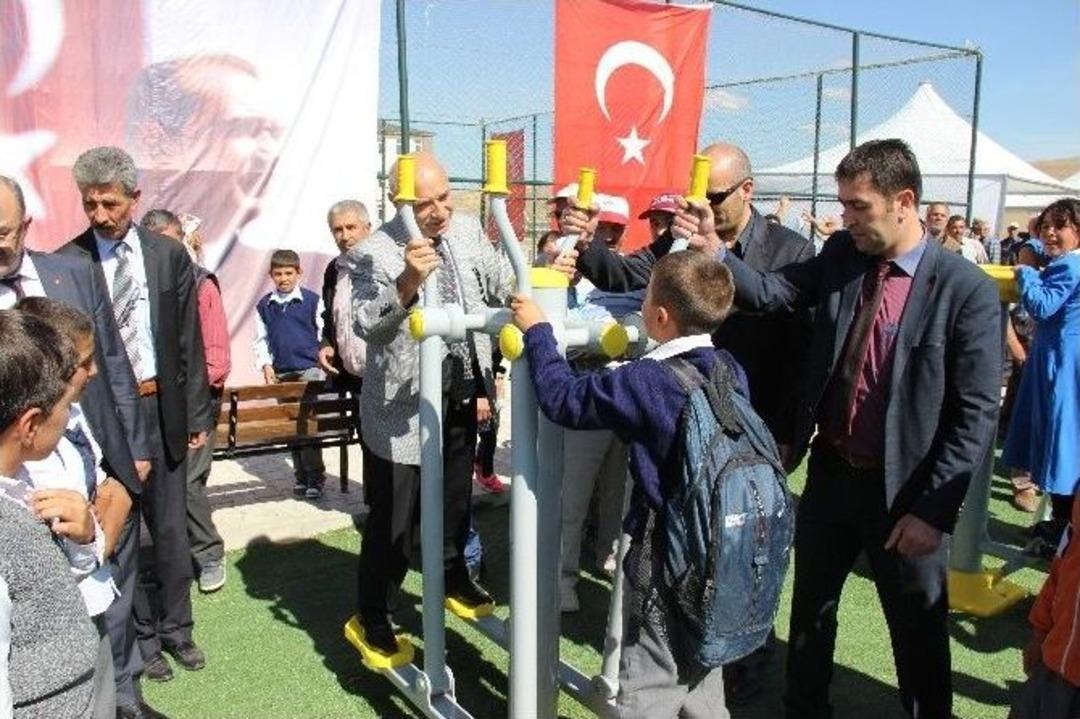 B&uuml;nyan Belediyesi G&uuml;l Park Spor Kompleksi Ve &Ccedil;ocuk Oyun Parkı A&ccedil;ıldı