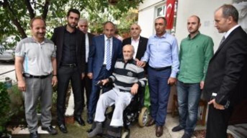 Başkan &Uuml;z&uuml;lmez&rsquo;den Ak&uuml;l&uuml; Tekerlekli Sandalye Desteği