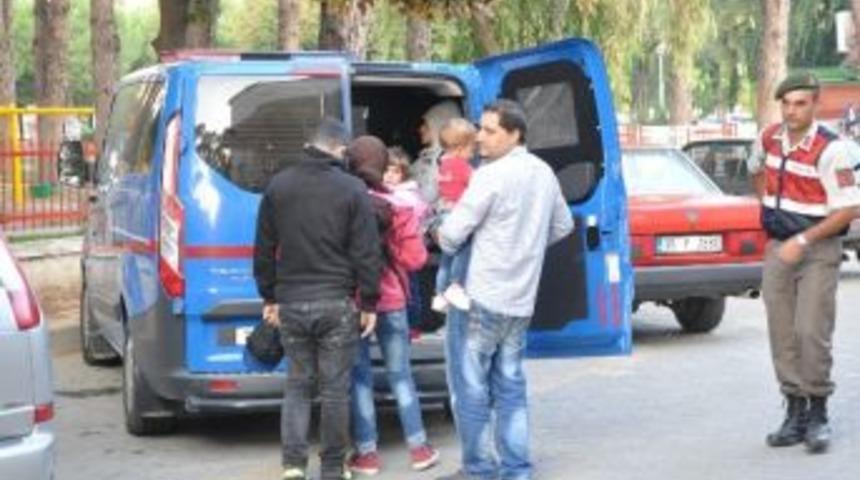 İzmir&rsquo;de 50 M&uuml;lteci Yakalandı