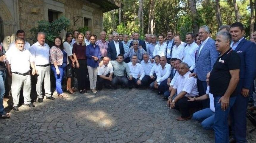 &Ccedil;avuşoğlu, Ak Partili Eski Y&ouml;neticilerle Biraraya Geldi